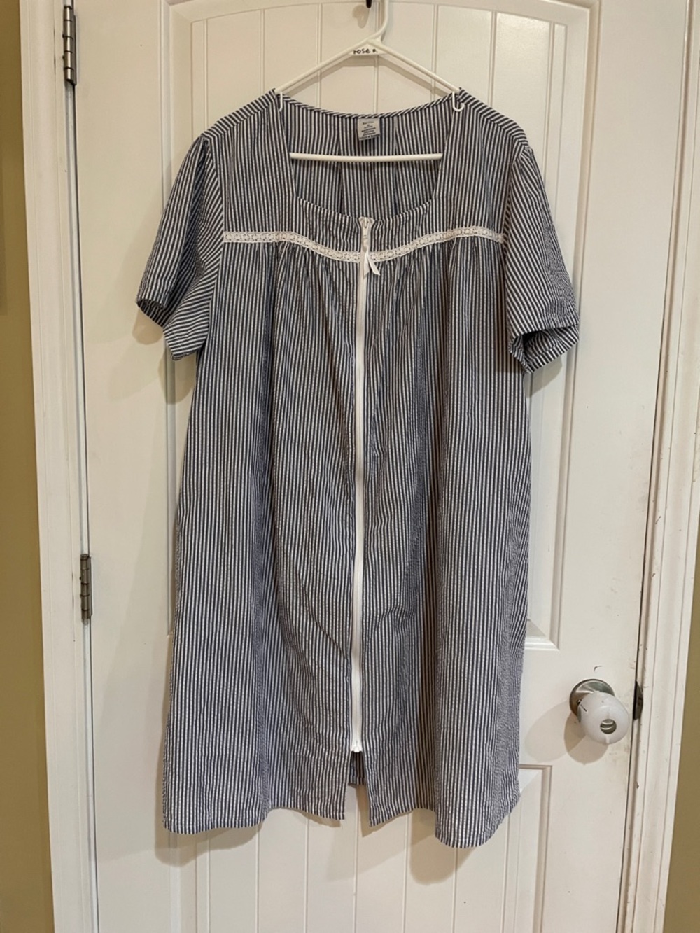 Croft and Barrow 1X blue/white stripped house coat EUC